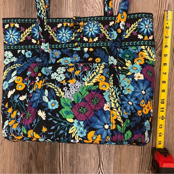Vera Bradley Bags - Picture 2 of 16